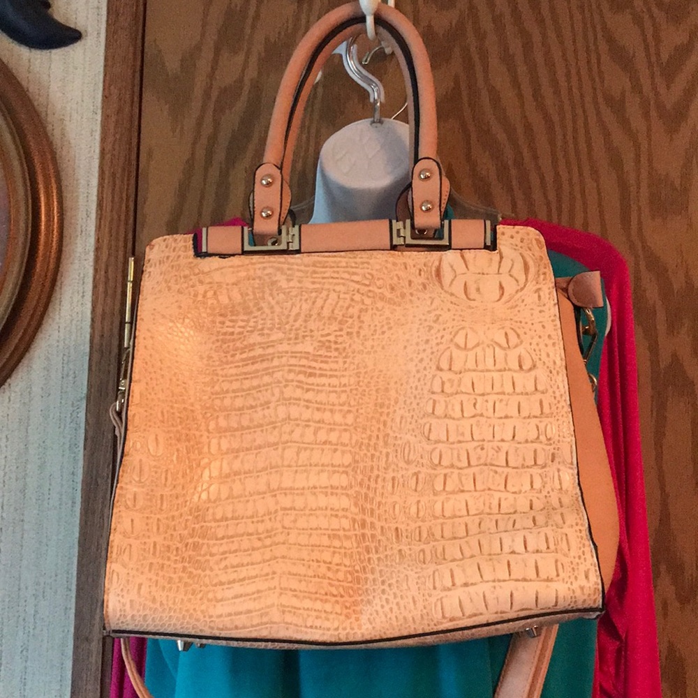 BOGO FREE 👏. Bag